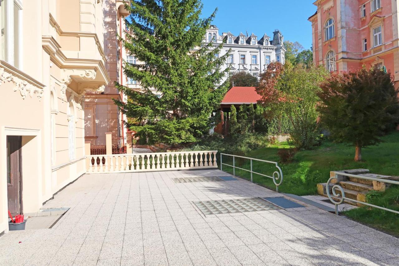 Apartment Themis Karlsbad Buitenkant foto